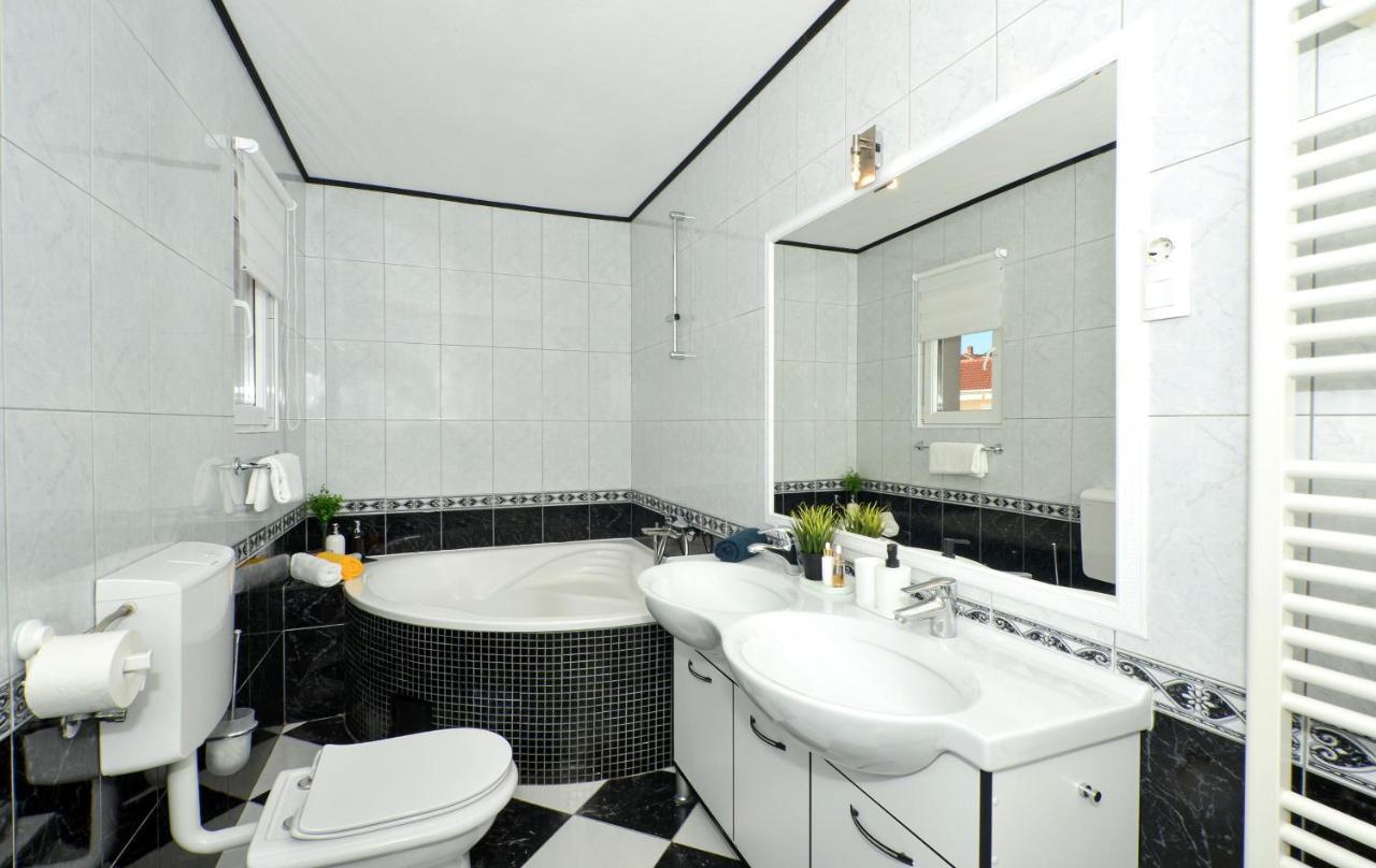 טרוגיר Copacabana Beach Apartments מראה חיצוני תמונה